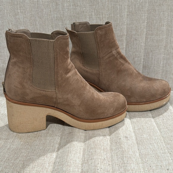 Taupe heeled booties - Picture 6 of 8